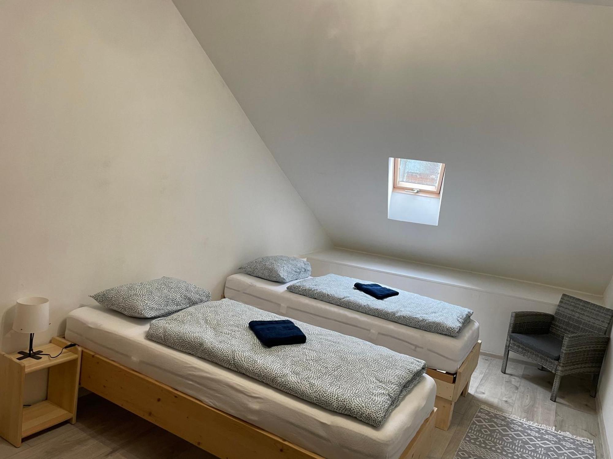Zu Hause Vendégház Ménhárd Szoba fotó
