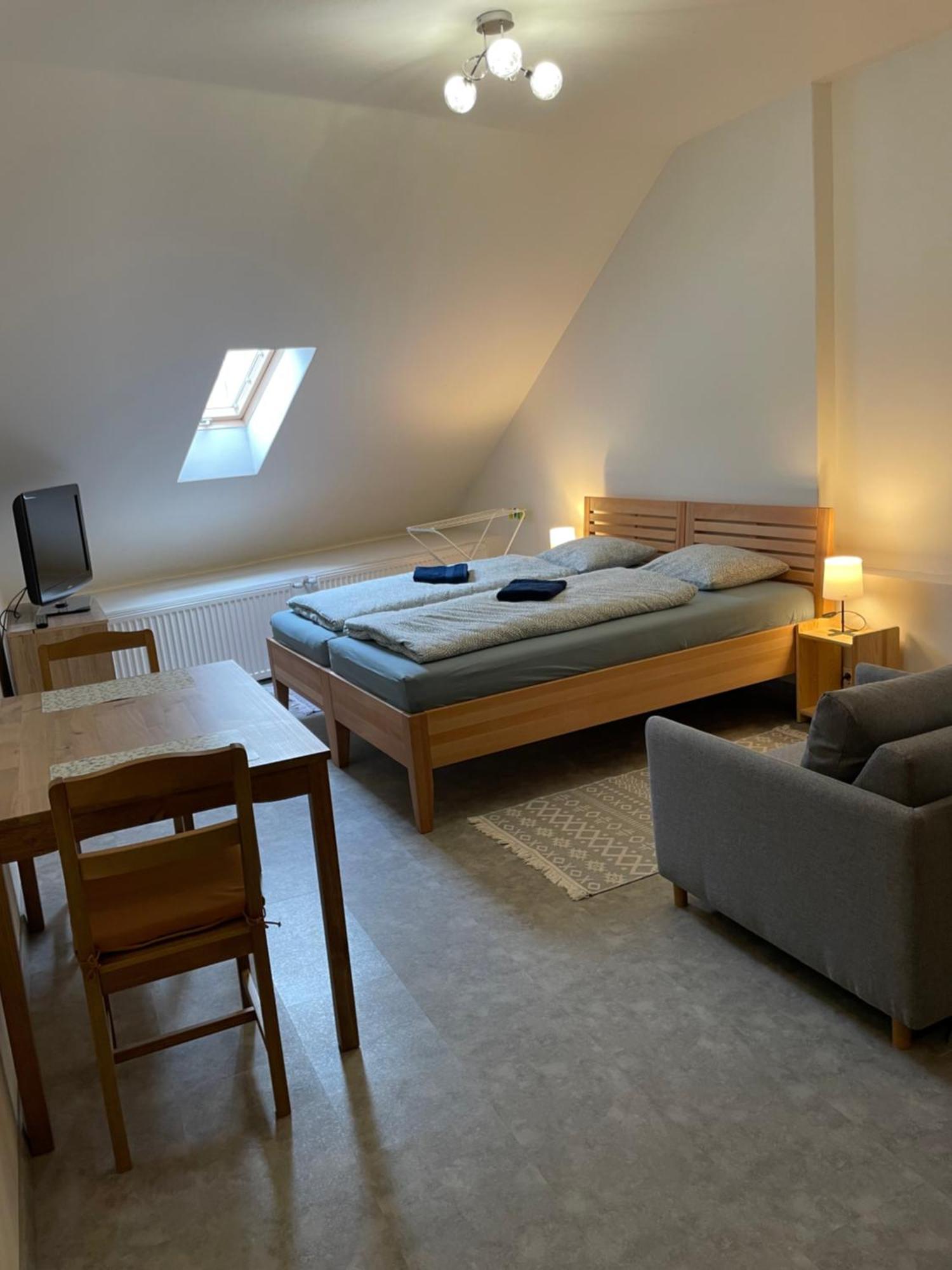 Zu Hause Vendégház Ménhárd Szoba fotó