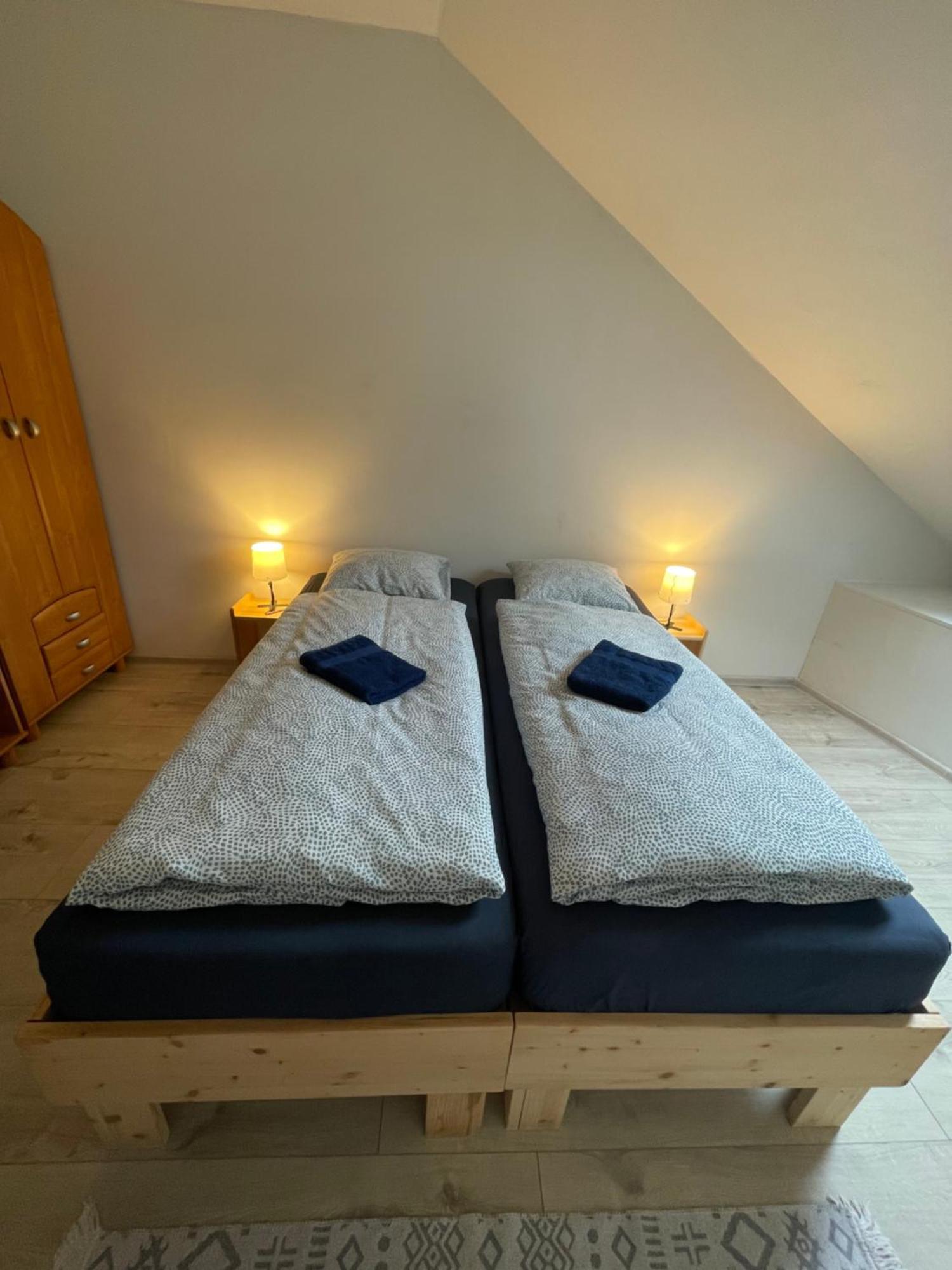Zu Hause Vendégház Ménhárd Kültér fotó
